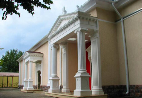 Городской выставочный зал (г. Геленджик, ул. Островского, 16)