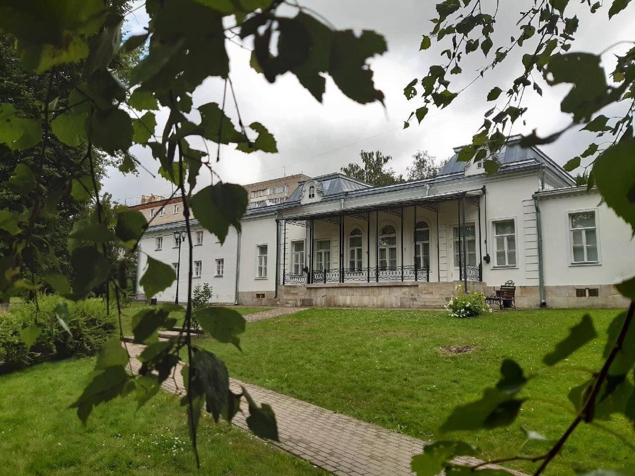 Выставки в Главном доме усадьбы Лыткарино (Пушкинская карта)