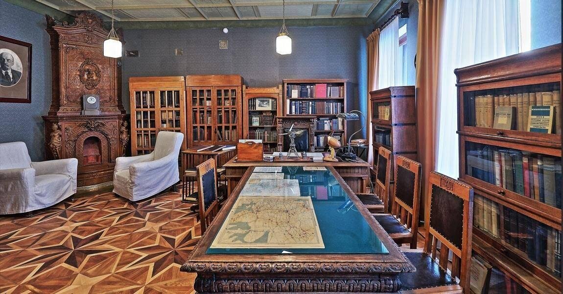 Пушкинская карта. Экспозиция квартиры Г.М. Кржижановского