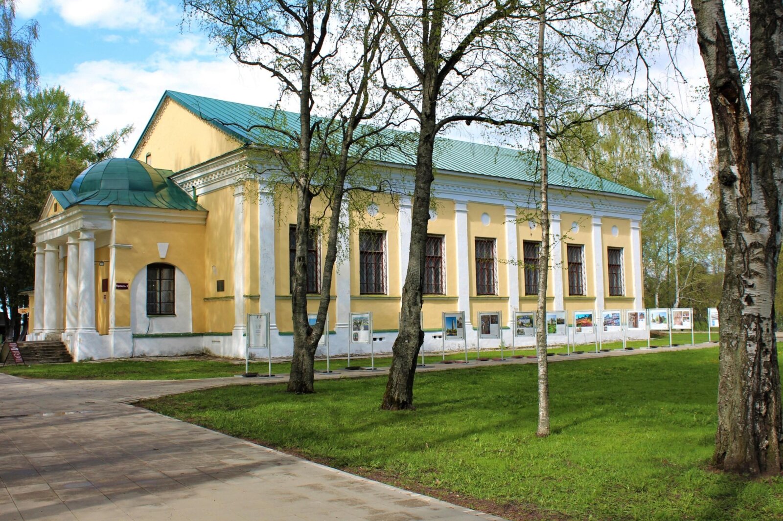 Здание бывшего Богоявленского собора